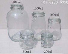 建議用玻璃瓶玻璃罐來裝糖、油、鹽等